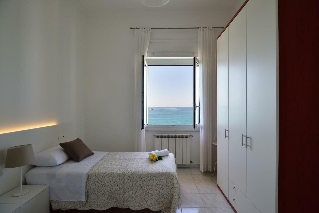 Il Faro Dei Poeti Apartment เลริชี ภายนอก รูปภาพ
