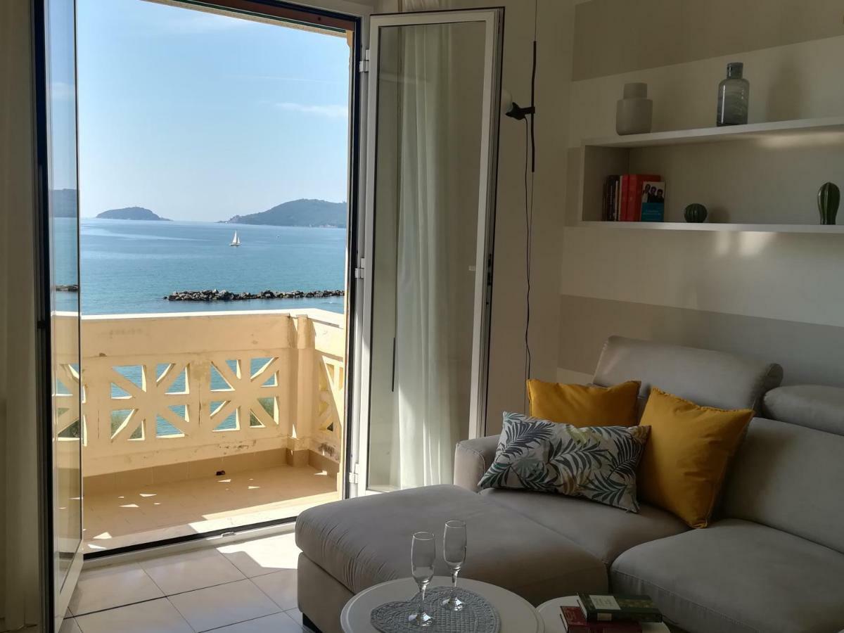 Il Faro Dei Poeti Apartment เลริชี ภายนอก รูปภาพ