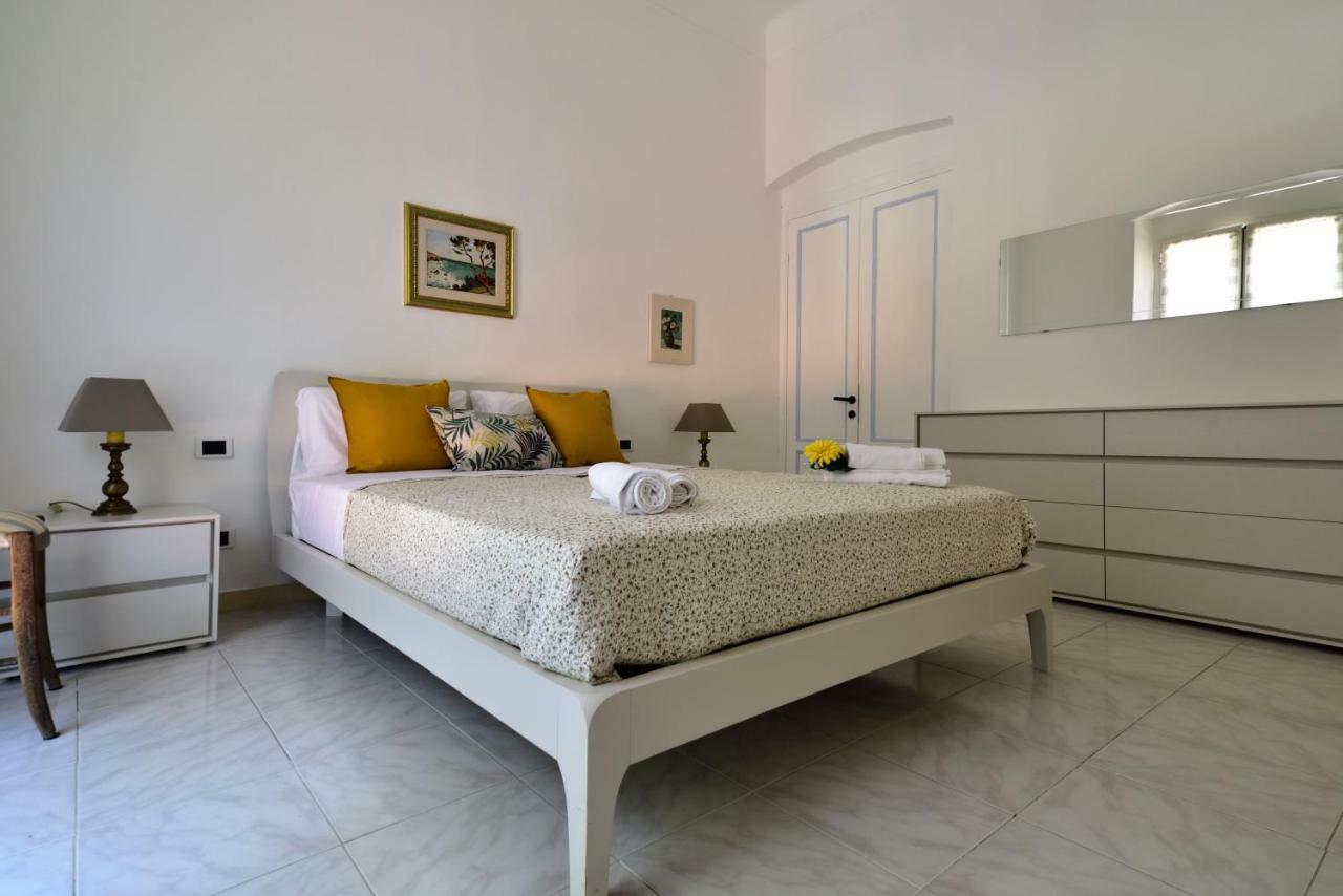 Il Faro Dei Poeti Apartment เลริชี ภายนอก รูปภาพ