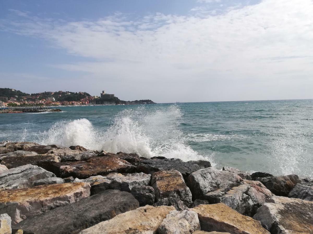 Il Faro Dei Poeti Apartment เลริชี ภายนอก รูปภาพ