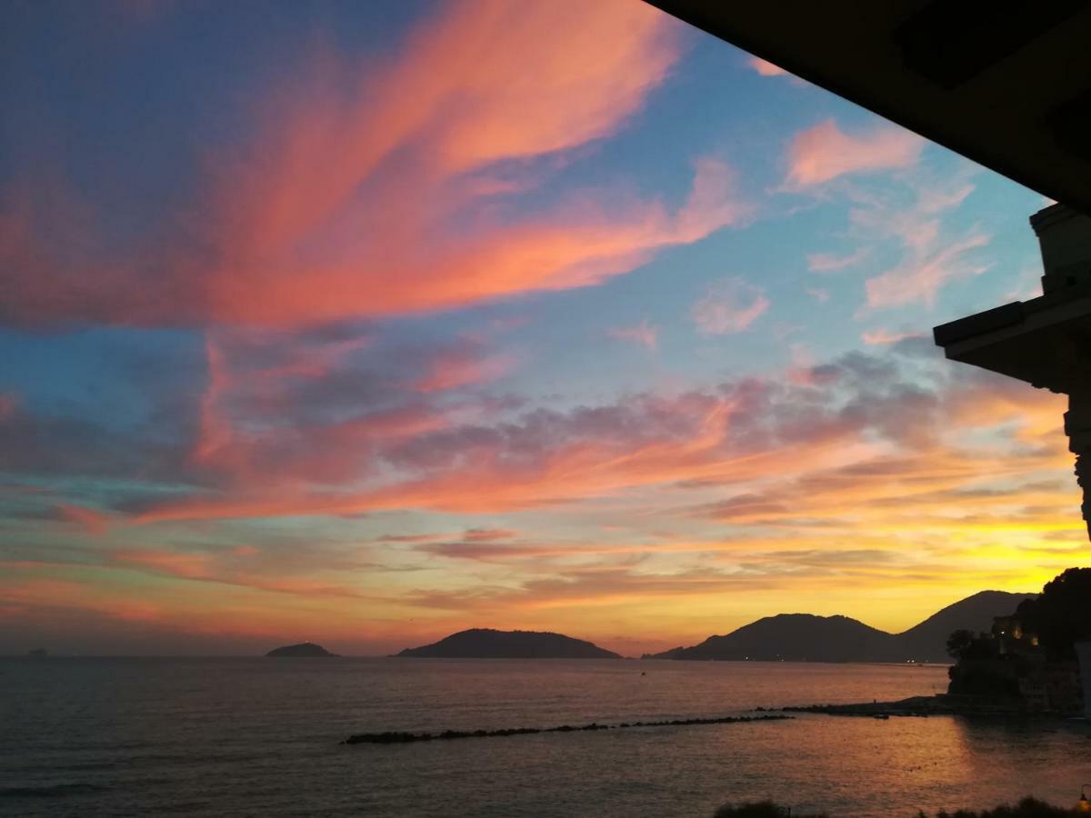 Il Faro Dei Poeti Apartment เลริชี ภายนอก รูปภาพ